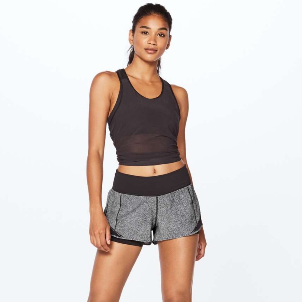 NWOT Lululemon Hotty Hot Short (Naked 4"). Size 4.